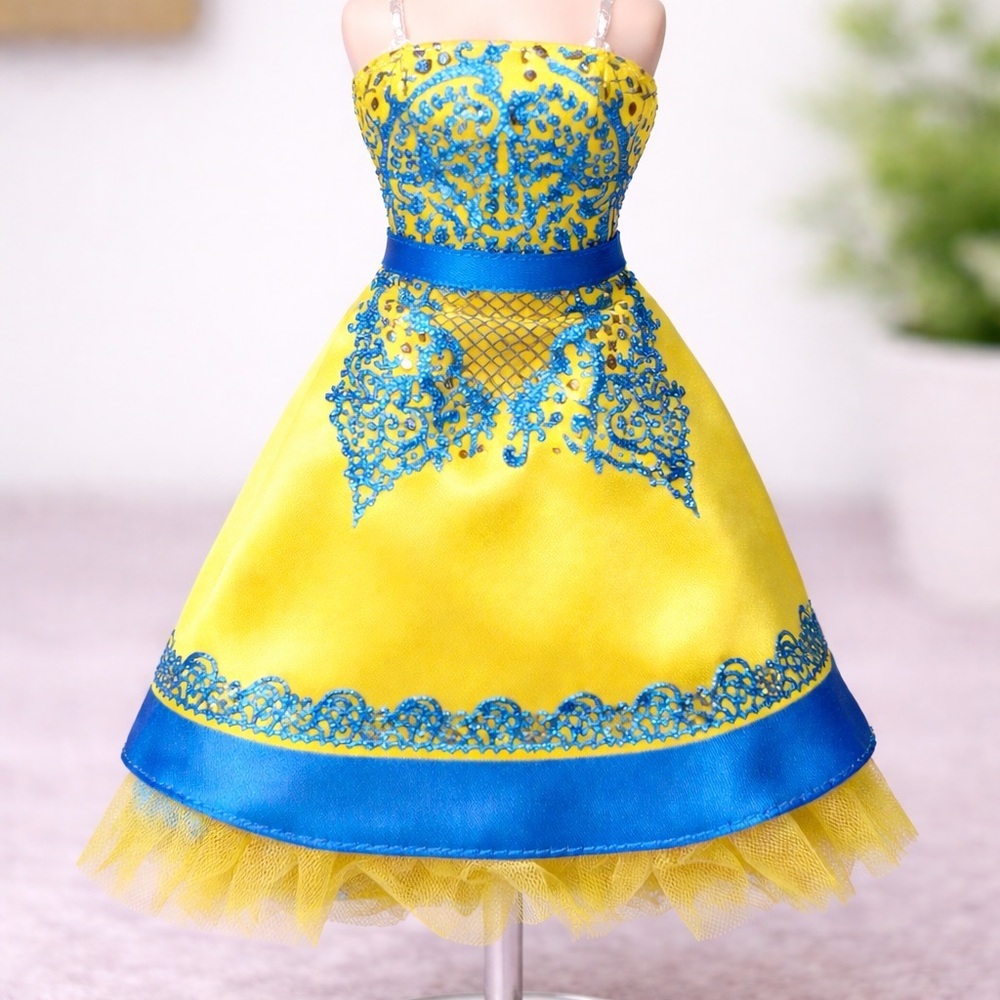 Disney‎ Descendants 2 Isle of the Lost Mal's Blue and Yellow Dress Replacement
